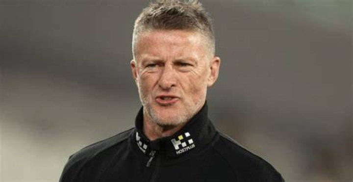 
Damien Hardwick And Girlfriend Alexandra Crow Age Difference 